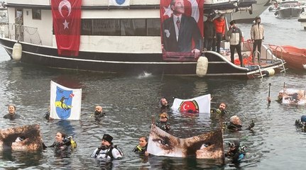 Dolmabahçe’de Ata’ya saygı dalışı