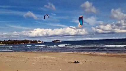 Akliman sahilinde deniz paraşütü antrenmanı