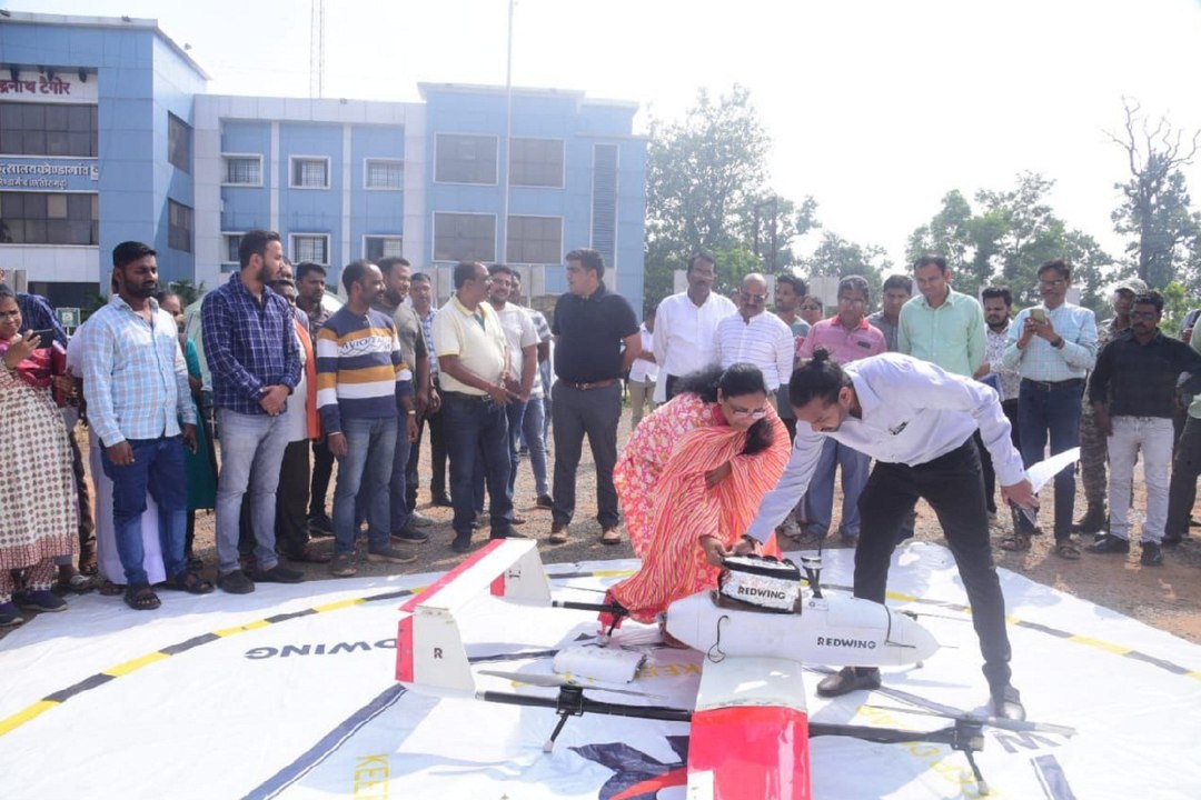 CG News: ड्रोन की मदद से जिले के दूरस्थ अंचल तक पहुंचाई गई मेडिकल किट, देखें Video...