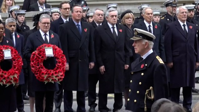 Nation falls quiet as two minutes silence held at Remembrance Day service