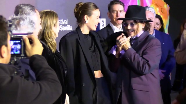 Johnny Depp destaca la resiliencia del pueblo español , apoyando a los afectados por la DANA