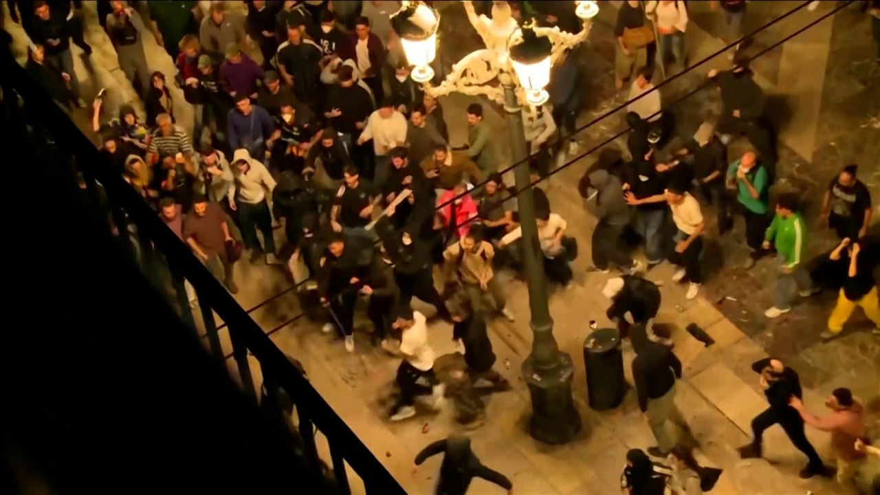 « Assassins ! » : À Valence, des heurts lors de manifestation massive après les inondations