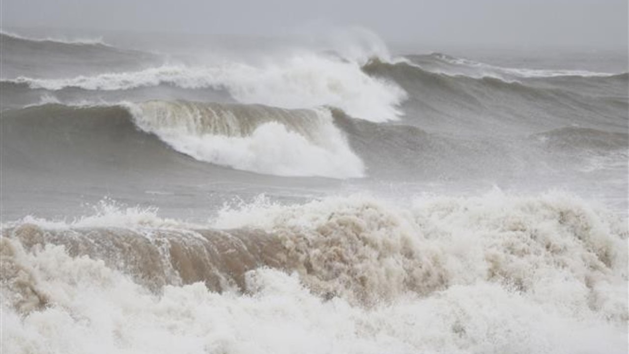 Ảnh hưởng bão số 7: Vùng biển từ Bình Thuận đến Cà Mau có mưa rào và dông