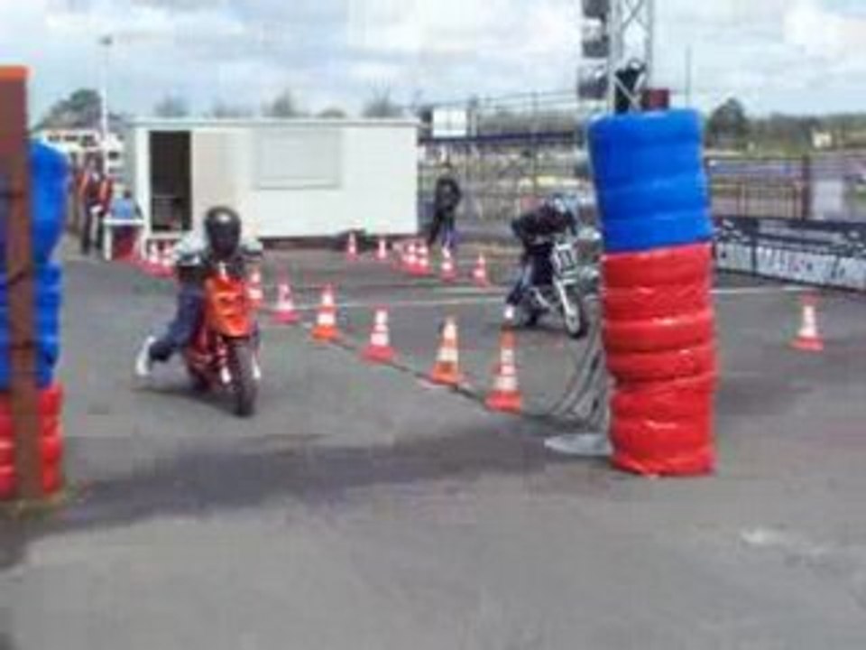 Nitro MHR Team Cross vs Boost Hebo Revolution