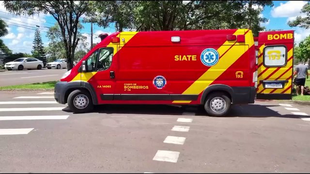 Jovens ficam feridos em acidente a caminho do trabalho na Avenida Tancredo Neves