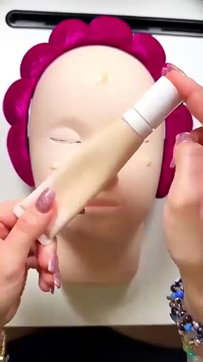 Makeup doing asmr