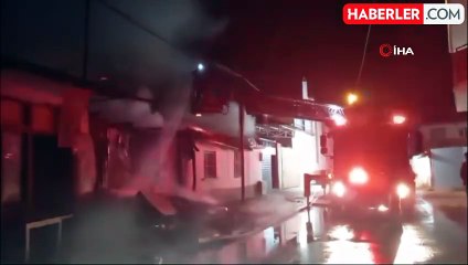 Balıkesir'de Yangında 3 Bina Küle Döndü