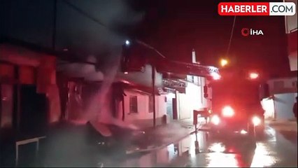 Balıkesir'de Yangında 3 Bina Küle Döndü