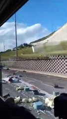 Carro cargado de pailas de quesillo se da vuelta en Tegucigalpa