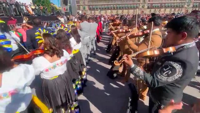 CDMX: Mariachis rompen récord mundial Guinness en el Zócalo
