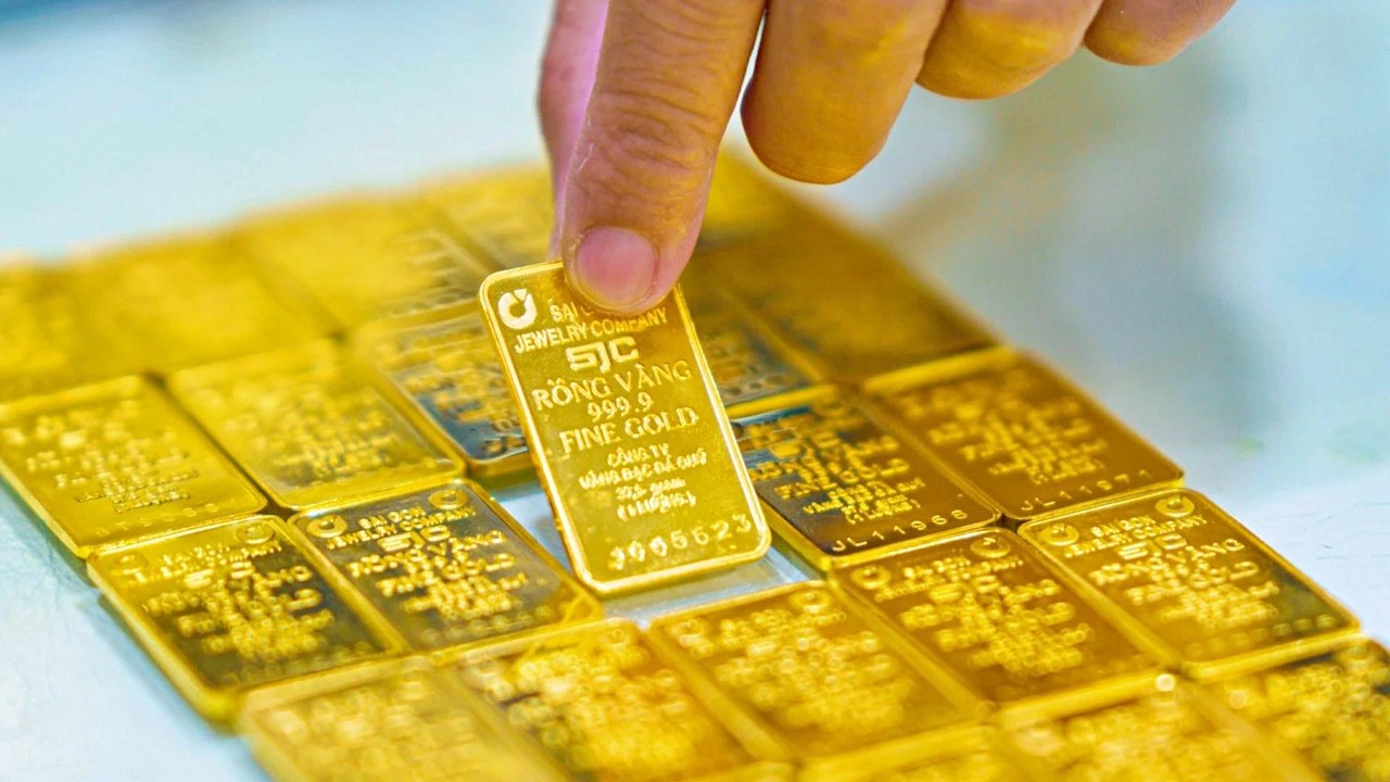 Giá vàng trong nước tiếp tục giảm mạnh