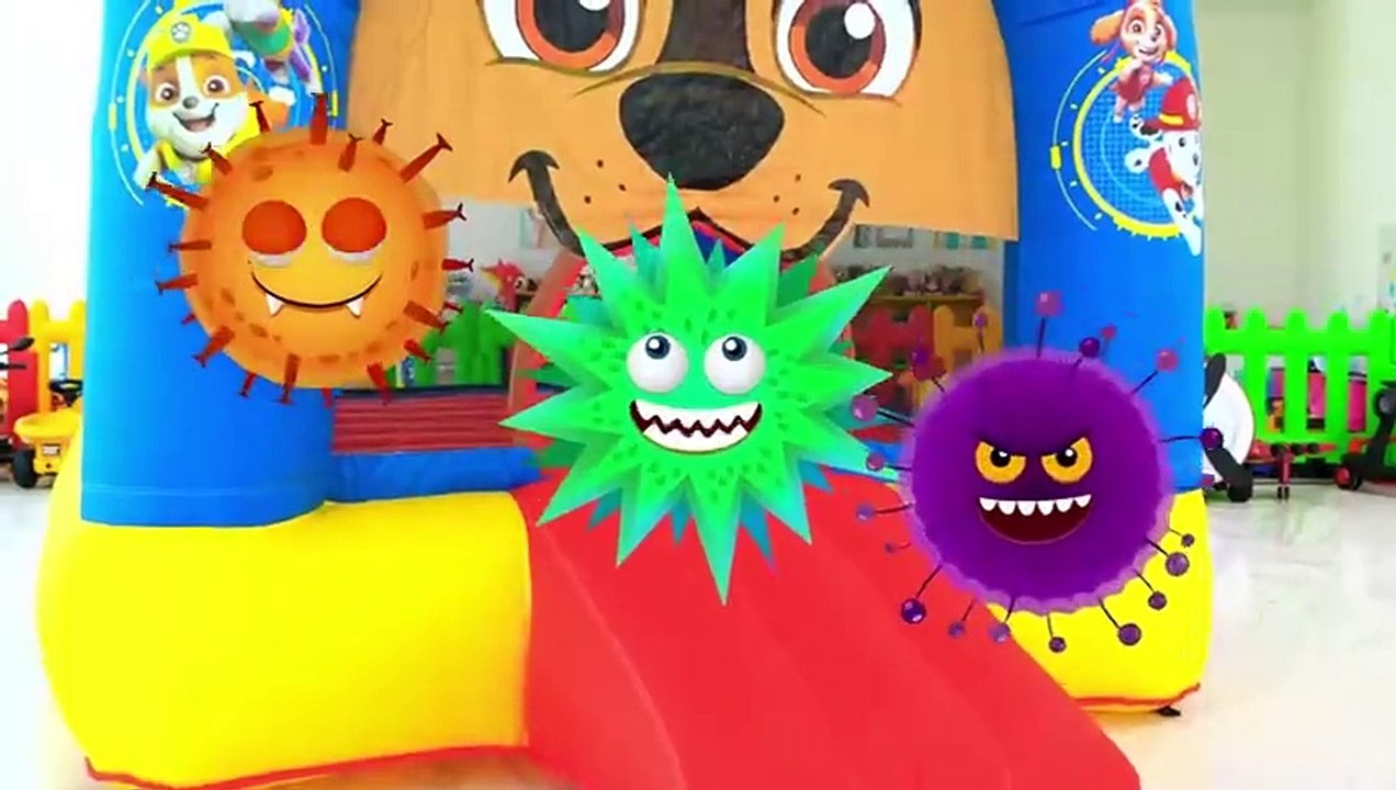 Oliver catches Bugs at Home