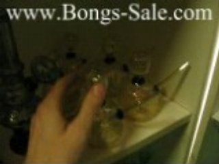 Small glass bong with slider