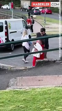 Sıra dışı evlilik teklifi: Kadın, diz çökerek erkek arkadaşına evlenme teklif etti