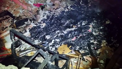 Bombeiros combatem incêndio em escombros de edificação na Tito Muffato