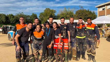 Los efectivos de Protección Civil de Santa Marta de Tormes trabajando en Valencia