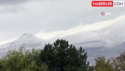 Tatvan'ın Yüksek Kesimlerinde Kar Yağışı Başladı