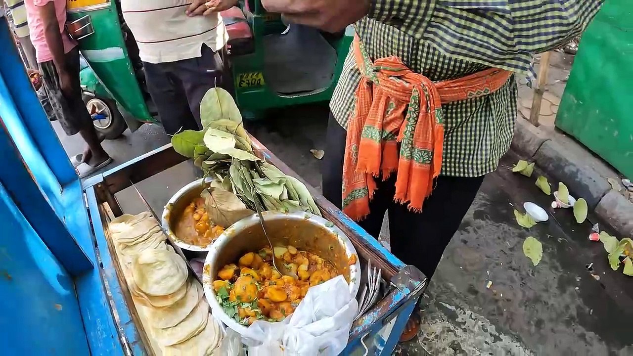 Cheapest Kolkata Breakfast Dal Puri & Unlimited Aloo Dum Sabji Indian Street Food
