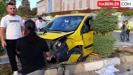 Manavgat'ta Kırmızı Işık İhlali Sonucu Feci Kaza: Kimse Yaralanmadı