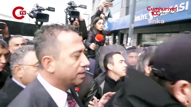CHP'li vekiller 13 günden sonra ilk kez kayyum atanan Esenyurt Belediyesi'ne girdi