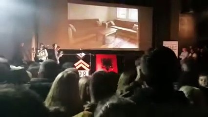 Humanisti Hoxhë Halil Kastrati sot dhuroi 28 palë çelësa për 28 familje kurse njërin nga çelsat e pa