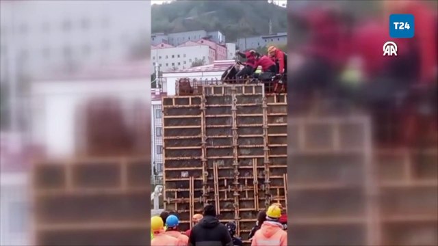 Rize’de kalıp boşluğuna düşen işçinin kurtarılma anları kamerada