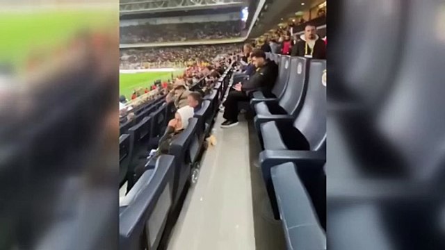 Ferdi Kadıoğlu, Fenerbahçe-Sivasspor maçını tribünden takip etti