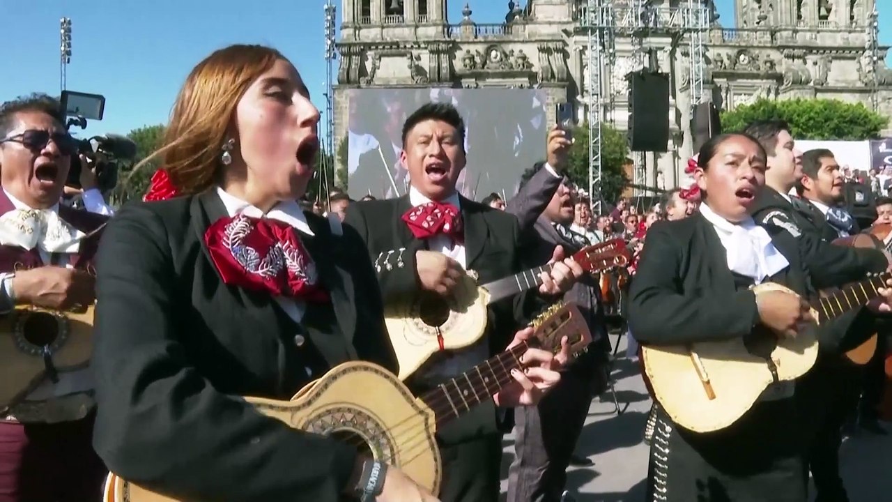NO COMMENT: Más de 1.000 mariachis baten el récord de tocar juntos en Ciudad de México