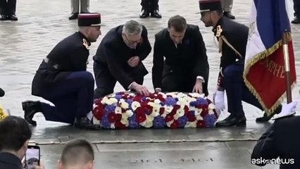 Macron e Starmer all'Arco di Trionfo per commemorare l'armistizio