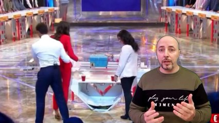 Imbarazzo totale ad Affari Tuoi, il lato B e tutta Italia invidia “Guarda il c di mia figlia”