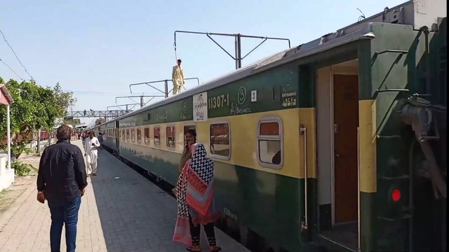 Karachi To Rawalpindi detail review of Sir Syed Train Part 1 🚂🚋