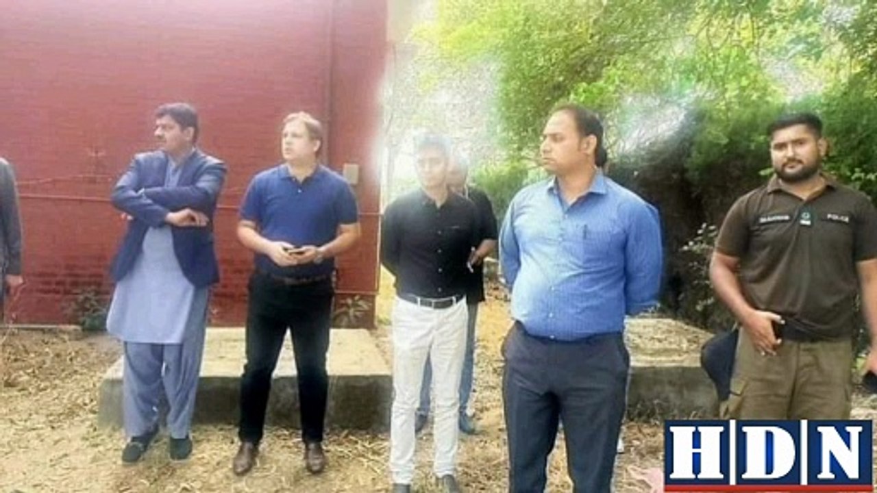 گجرات کے سرکاری ھسپتال کے لاکھوں روپے مالیتی درخت چوری  کاٹ کر بیچ دئے گئے  بنیادی مرکز صحت چیچیاں شمس کے ڈاکٹر چوکیدار پانچ پٹھانوں کے خلاف مقدمہ درج ایک طرف سموگ دوسری طرف سرکاری اداروں سے درختوں کی چوری کا سکینڈل مکمل تفصیلات اکاش نیازی کی اس رپورٹ میں