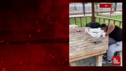 Bursa'da zabıta ekipleri çekirdek çöpünü yere atan gençlere kabukları temizletti