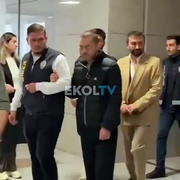 Serdar Ortaç ve Mehmet Ali Erbil gözaltında