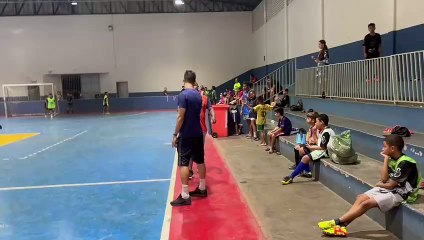 Projeto social atende 120 crianças no Parque Jabuticabeiras com aulas de futsal e futebol