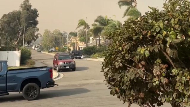 'It Took Over Our Neighborhood' - Rising smoke from Mountain Fire looms over Camarillo