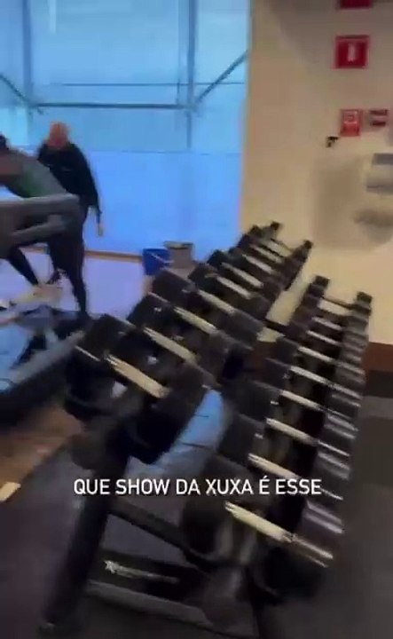 Teto da academia Bodytech desaba