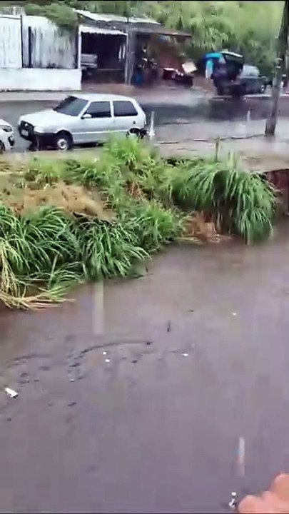 Fortes chuvas causam alagamentos em Salvador nesta segunda (11)