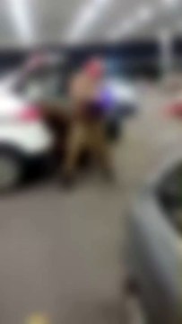 Vídeo mostra advogada e servidora do MP sendo agredidas por policiais em mercado de SC