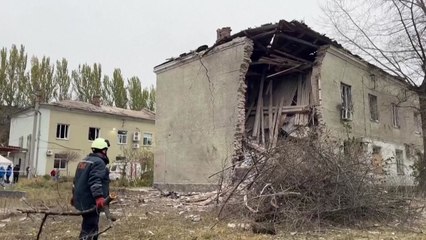 우크라이나 남부 주택에 러시아 공습...6명 사망 / YTN