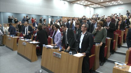 İzmir BB Meclisi'nde CHP’li üyelerden Latif Aydemir protestosu