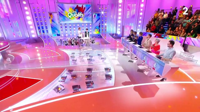 Titouan interprète le titre Comme ci, comme ça avec lequel il va représenter la France à l'Eurovision Junior