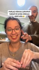 Makyaj videosu çeken kızına herkesi imrendirecek bir sevgi gösteren baba 🥲