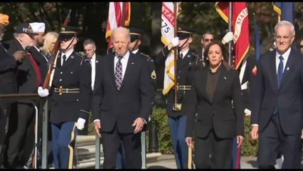 La prima apparizione di Kamala Harris con Biden dopo la sconfitta