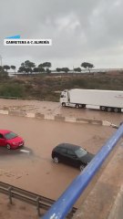 Interrumpido el tráfico en el carril derecho de la A-7, sentido Málaga, a la altura de Balanegra