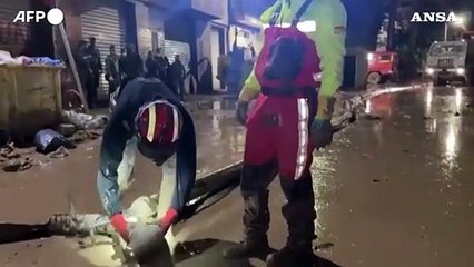 Alluvioni in Spagna, gli interventi di pulizia a Paiporta