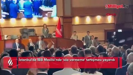 İBB Meclisi karıştı! Birbirlerine su şişesi fırlattılar