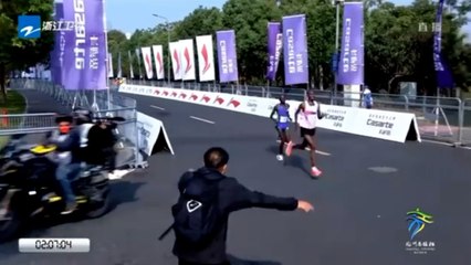Vague hand signals cost a marathon runner first place