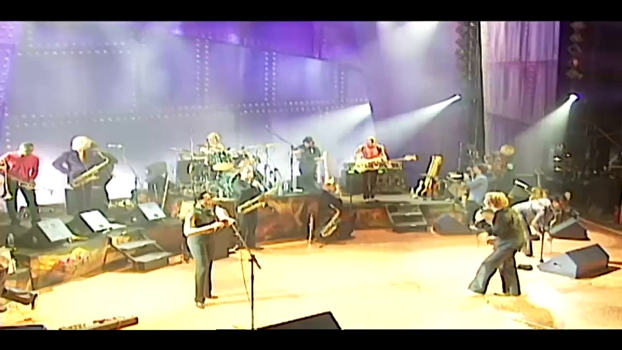 SIMPLY RED — Money's Too Tight | SIMPLY RED: LIVE IN LONDON · (1998)