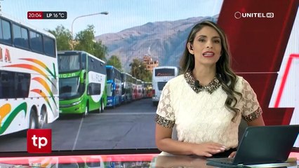 Un centenar de buses aguarda por combustible en la terminal de Cochabamba